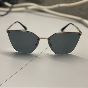 Prada polarized sunglasses great condition